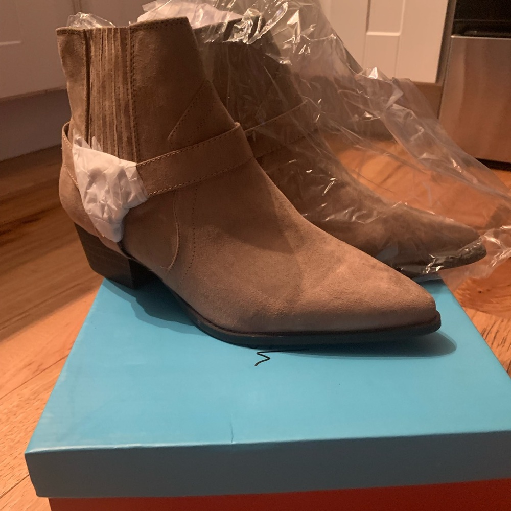 Brand new, never worn, still in box size 8.5, fits like an 8.